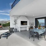 Roof Pool Villa *