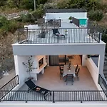 Villa Roof Pool