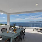 Villa Roof Pool