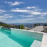 Roof Pool Villa *