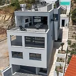 Roof Pool Brela