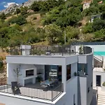 Roof Pool *