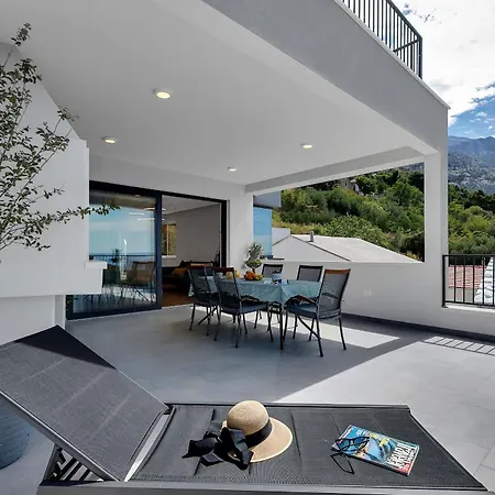 Roof Pool *