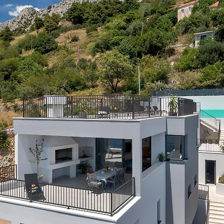 Roof Pool *
