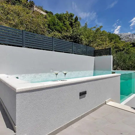 Villa Roof Pool