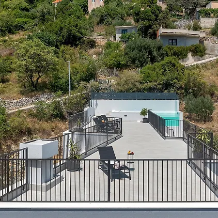 Roof Pool 빌라